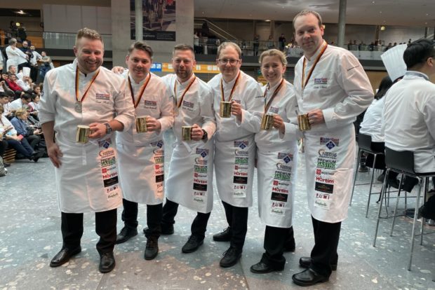 Čeští kuchaři s medailemi