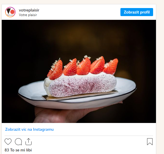 zákusek s jahodami